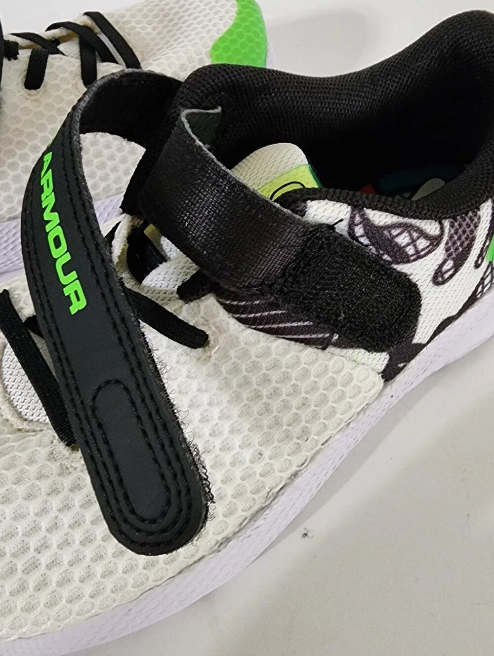Under Armour Boys 2Y Pre-School UA Pursuit 2 Big Logo AC Colorshift Shoes